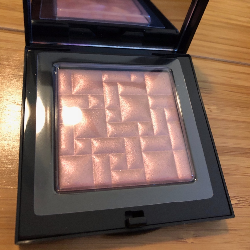Brand New Bobbi Brown Highlighting Brick Opal Gow